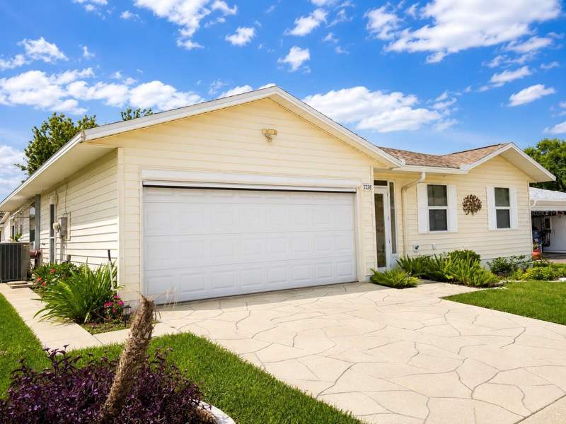 3 bedroom Single Family Residence at 2228 Grand Cypress Drive, Highland Fairways Ph 03B, Lakeland — photo 2