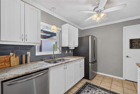 1004 Laredo Lane, Lady Lake FL - photo 10 of 38