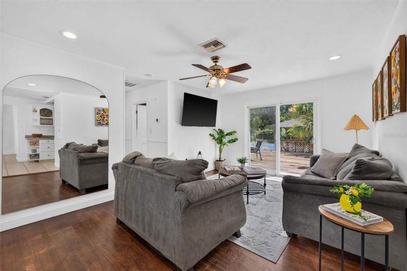 3 bedroom Single Family Residence at 166 Pinellas Way, Pasadena On The Gulf Sec B, St Petersburg — photo 4