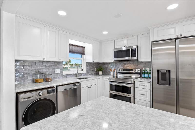 2 bedroom Condominium at 4775 Cove Circle #203, Continental Towers Condo, St Petersburg — photo 4
