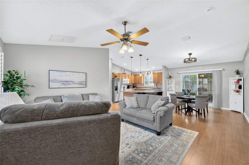 3 bedroom Single Family Residence at 954 Barrymoore Loop, The Villages, The Villages — photo 4
