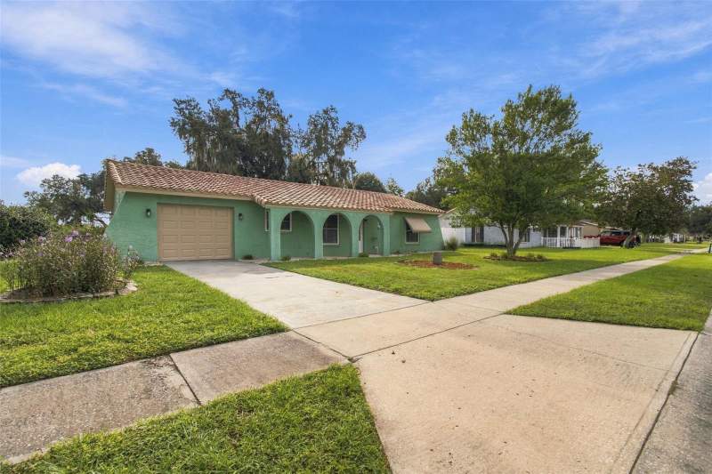 3 bedroom Single Family Residence at 8410 Angela Court, Lake Dorothea Grove, Zephyrhills — photo 3