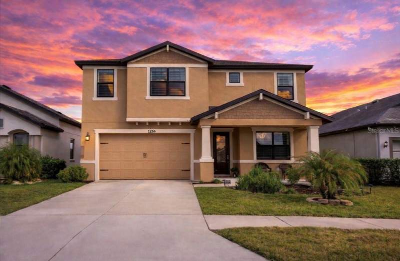 1216 OLD WINDSOR WAY home for sale in Villages/Avalon