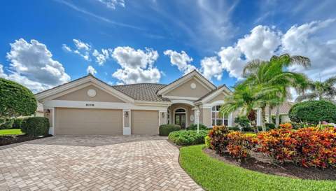 8008 Royal Birkdale Circle, Lakewood Ranch FL - photo 10 of 86