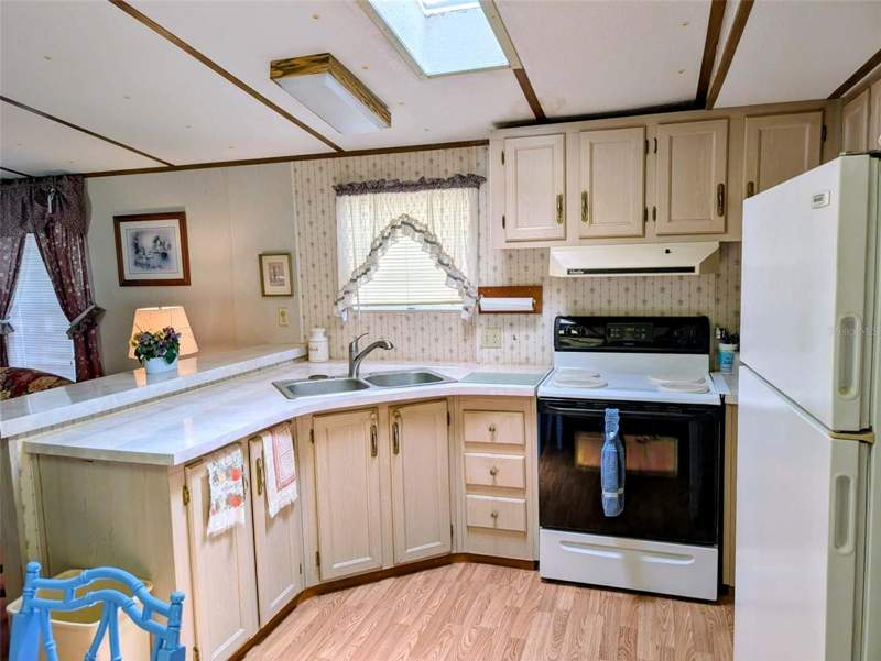 2 bedroom Manufactured Home at 14181 SE 90th Terrace, Little Lake Weir, Summerfield — photo 3