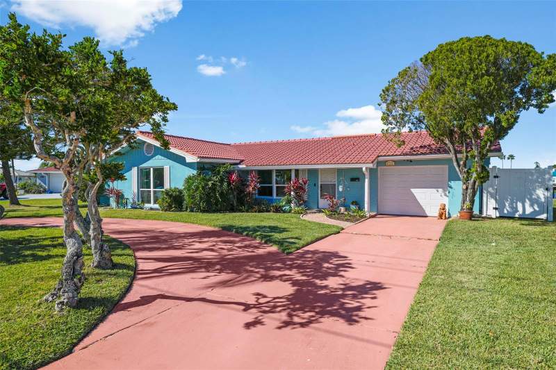 3 bedroom Single Family Residence at 3711 Floramar Terrace, Flor A Mar, New Port Richey — photo 2