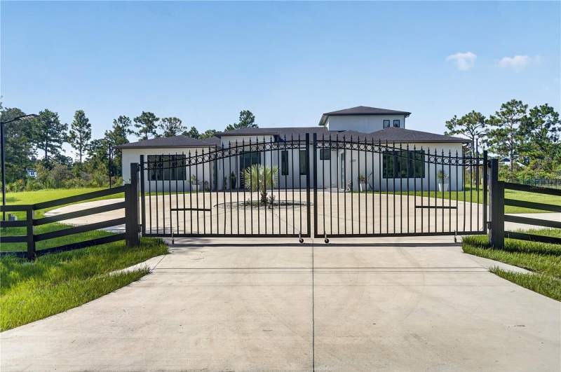 5 bedroom Single Family Residence at 20722 Quinella Street, Cape Orlando Estates, Orlando — photo 2