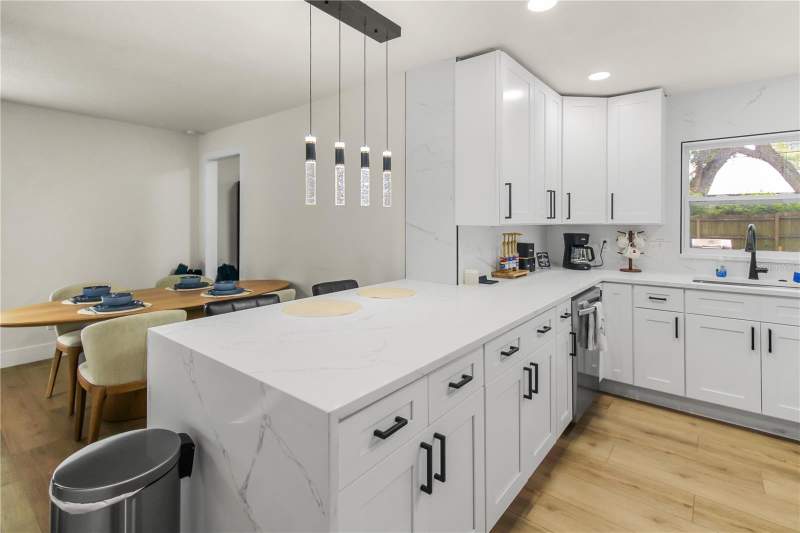 5 bedroom Half Duplex at 3050 Meadow Lake Avenue, Lake Palms Sec 2, Largo — photo 4