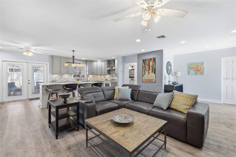 3 bedroom Single Family Residence at 4339 50th Avenue, Maximo Moorings, St Petersburg — photo 5