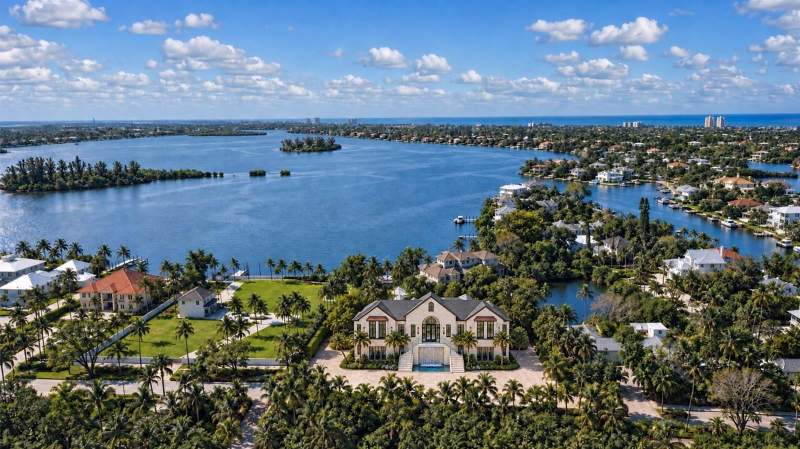 5 bedroom Single Family Residence at 546 Freeling Drive, Bay Island, Sarasota — photo 4