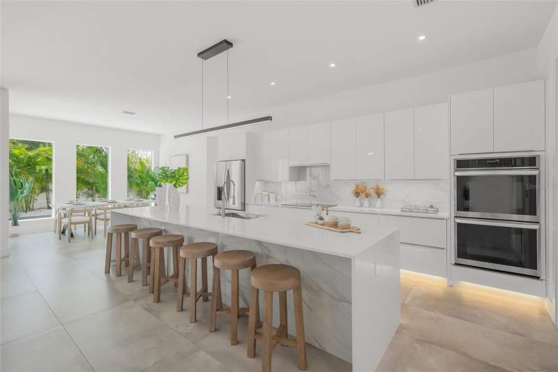 6 bedroom Single Family Residence at 2532 Fruit Tree Drive, South Gate, Sarasota — photo 5