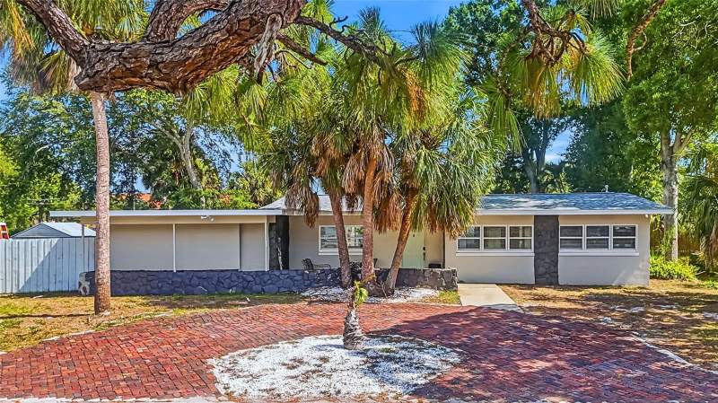 3 bedroom Single Family Residence at 6400 Pelican Drive, Pelican Creek Sub, St Petersburg — photo 2