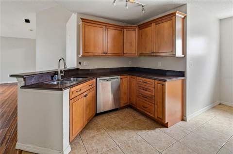 4205 Saint Clair Drive, Sarasota FL - photo 7 of 28