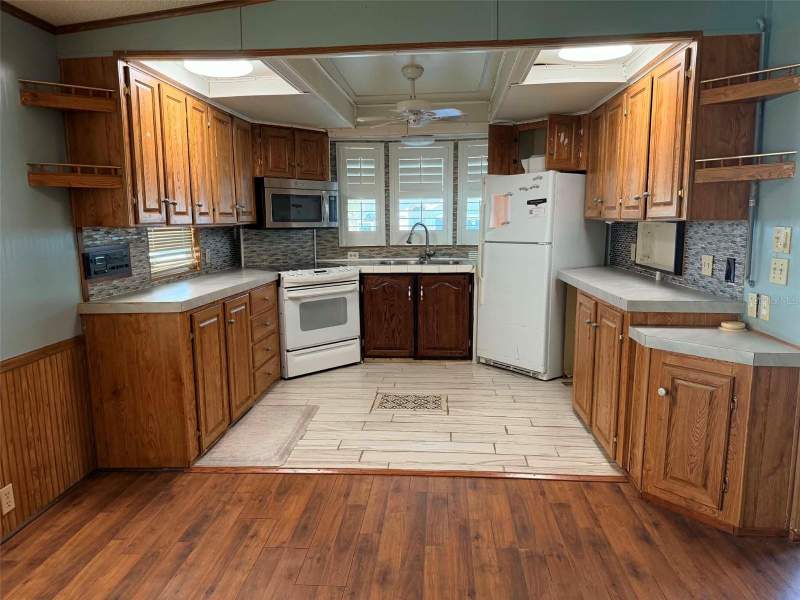2 bedroom Manufactured Home at 50989 Highway 27 #87, International Bass Lake Resort Ph 01, Davenport — photo 5