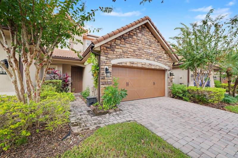 4 bedroom Townhouse at 10329 Belfry Circle, Eagle Creek Phase 1C Village E, Orlando — photo 2