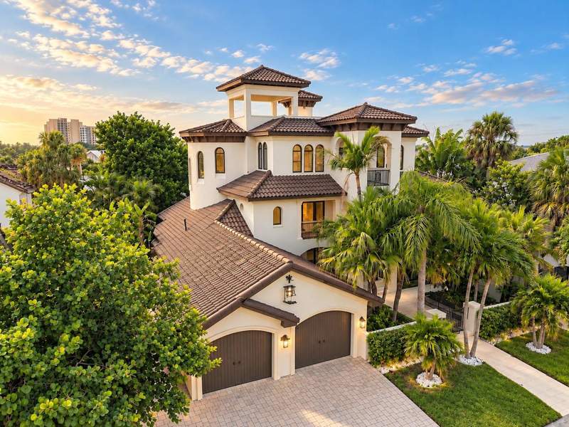 980 BAY ESPLANADE home for sale in Carlouel