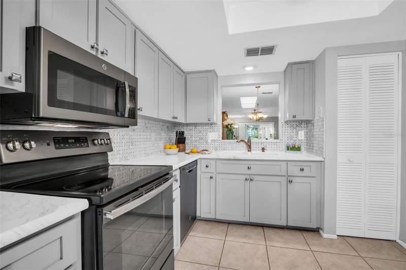 2 bedroom Condominium at 860 Maclaren Drive #B, Highland Lakes Villas On The Green, Palm Harbor — photo 2