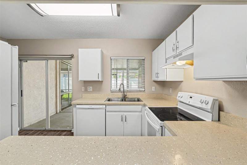 2 bedroom Townhouse at 2125 Fluorshire Drive, Providence Twnhms Ph 3, Brandon — photo 5