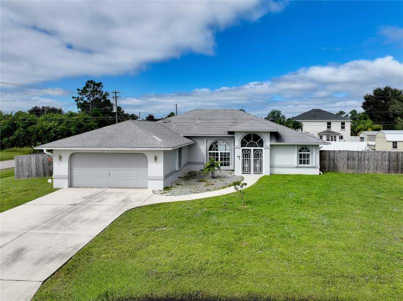 3 bedroom Single Family Residence at 105 Allworthy Street, Port Charlotte Sec 015, Port Charlotte — photo 2