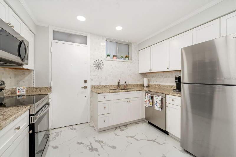 1 bedroom Condominium at 700 Melrose Avenue #J24, Winter Park Gardens Condo, Winter Park — photo 4
