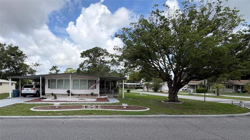2 bedroom Manufactured Home at 7363 Brookridge Central Boulevard, Brookridge Comm, Brooksville — photo 2