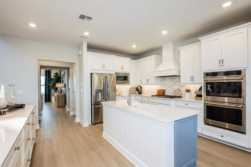 5 bedroom Single Family Residence at 19326 Lochside Lane, Lochside, Mount Dora — photo 3
