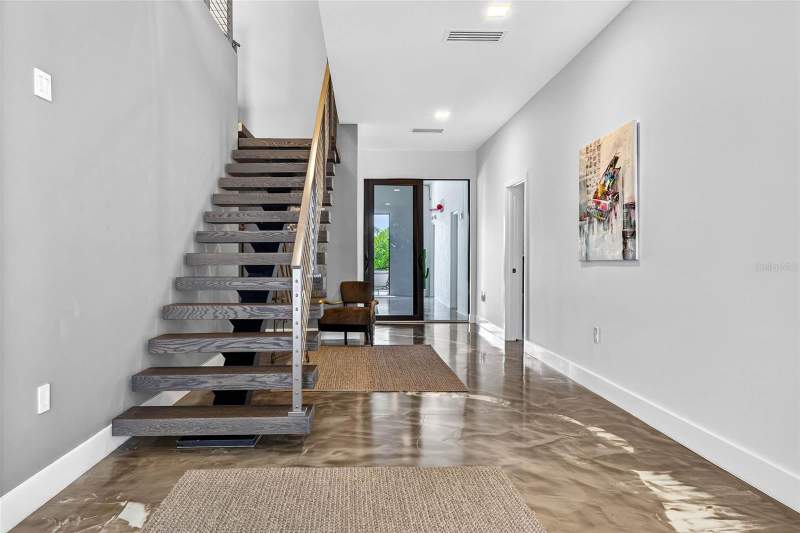 4 bedroom Single Family Residence at 131 Forest Hills Drive, Redington Shores Yacht & Tennis Club, Redington Shores — photo 2