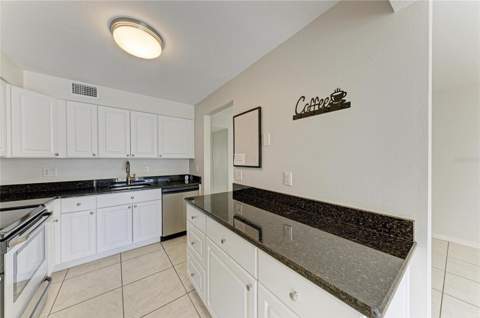7304 W Country Club Drive #115, Sarasota FL - photo 12 of 53