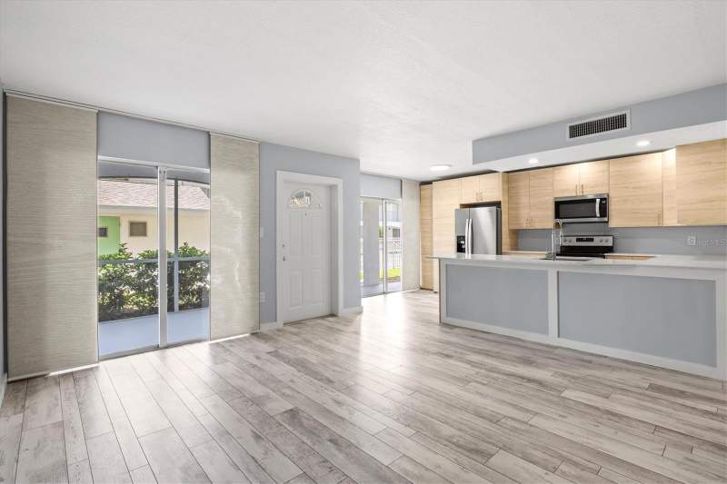 2 bedroom Condominium at 4035 S School Avenue #C5, Oakwood Gardens, Sarasota — photo 2