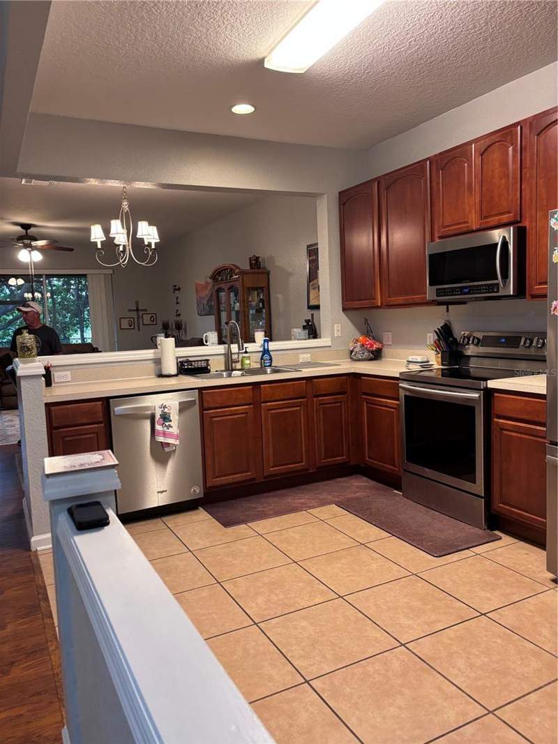3 bedroom Townhouse at 1121 Loyola Court, Regency Oaks Unit One, Sanford — photo 2