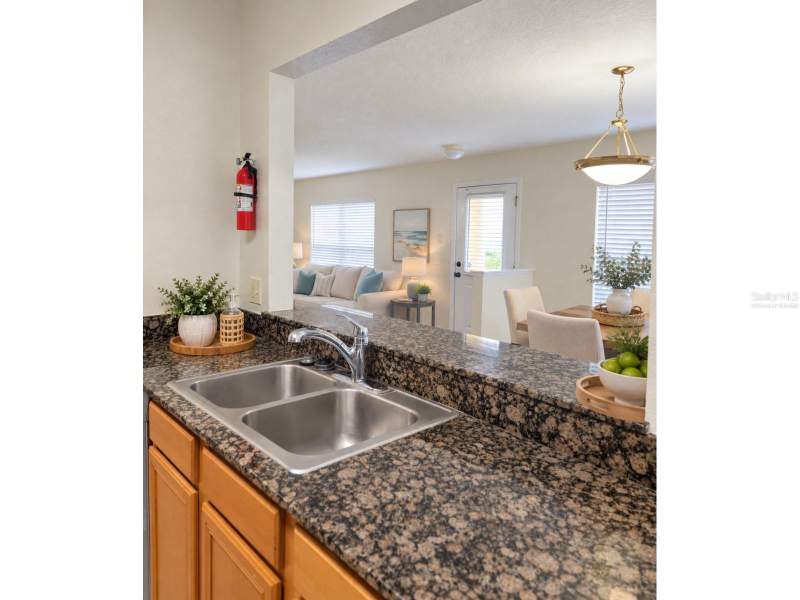 3 bedroom Townhouse at 3438 Castle Stone Ct, Kings Mill, Valrico — photo 4