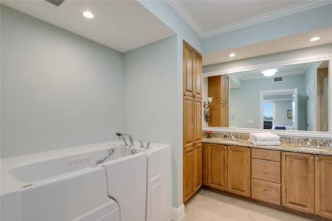 1640 Summerhouse Lane #40, Sarasota FL - photo 21 of 77