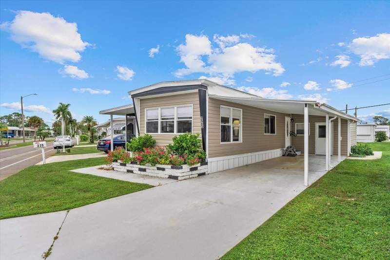 2 bedroom Mobile Home at 225 Blackburn Boulevard, Harbor Cove, North Port — photo 2