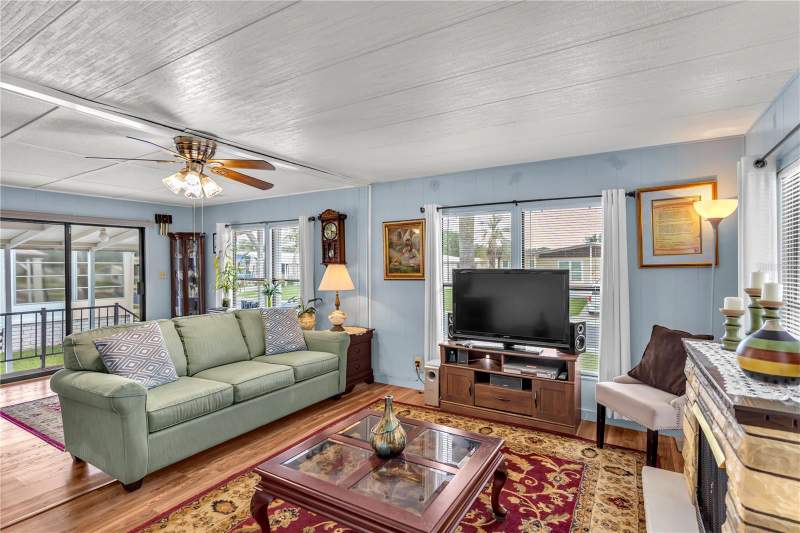 2 bedroom Manufactured Home at 38546 Stafford Drive, Shady Oaks Mobile Modular Estates, Zephyrhills — photo 4