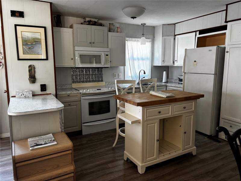 2 bedroom Manufactured Home at 116 Roma Road, Venice Isle, Venice — photo 4