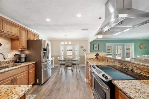 5257 Beach Drive #D, St Petersburg FL - photo 8 of 42