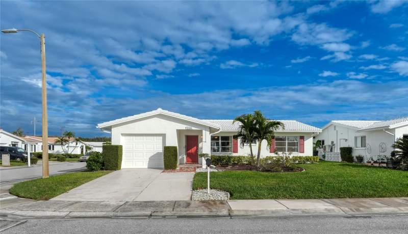 2 bedroom Condominium at 9315 42nd Way ##5, Mainlands Of Tamarac By The Gulf Unit 5 Ph 1 Condo, Pinellas Park — photo 3
