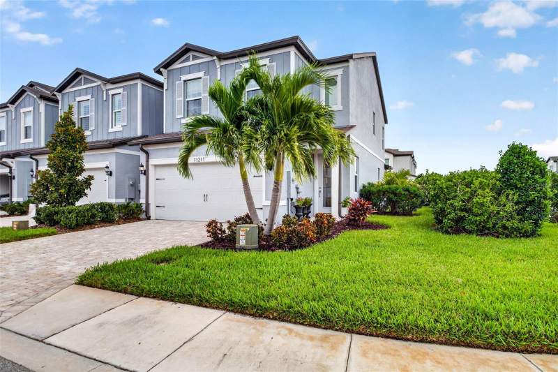 3 bedroom Townhouse at 11211 Beach Walk Way, Shoreline Rep, St Petersburg — photo 2