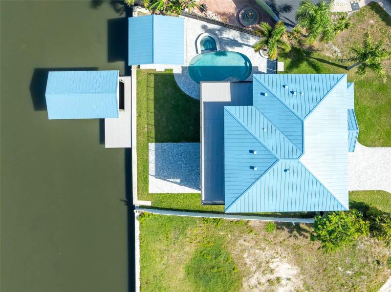 4 bedroom Single Family Residence at 8717 Driftwood Drive, Bay Crest Park Unit 01, Tampa — photo 4