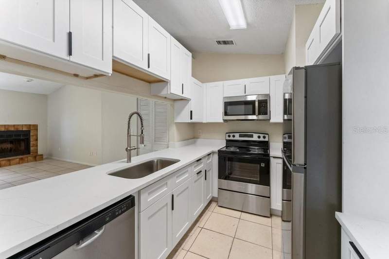 2 bedroom Condominium at 918 Otto Villa Place #9, 9th Street Villas A Condominiu, Tampa — photo 3