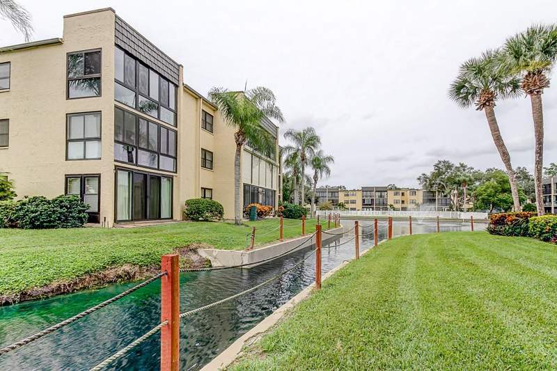 Lakeview Of Largo