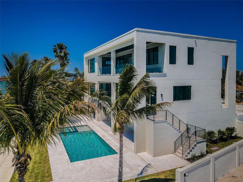 5 bedroom Single Family Residence at 236 Howard Drive, Howard Estates, Belleair Beach — photo 3