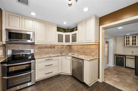 6701 Orchard Drive, St Petersburg FL - photo 13 of 44