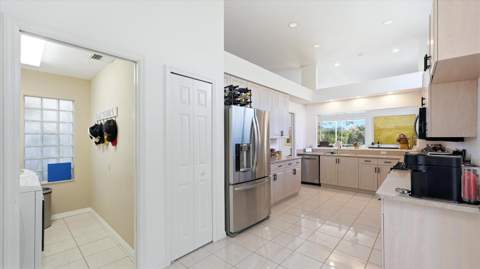8009 Hampton Court, University Park FL - photo 9 of 67