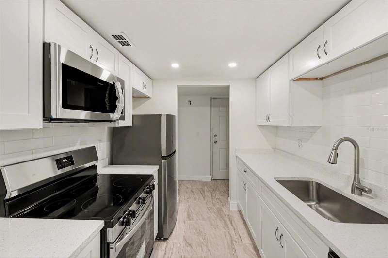 1 bedroom Condominium at 11409 8th Street #1507, Peppertree Village Condo, St Petersburg — photo 4