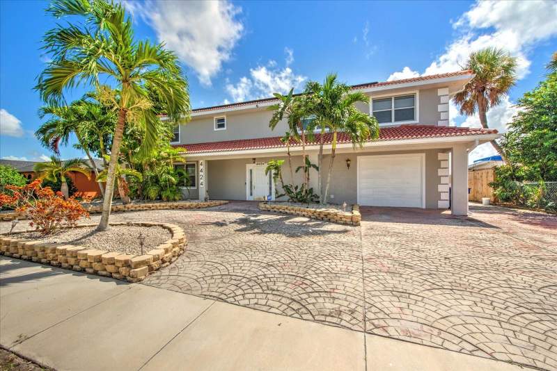 6 bedroom Single Family Residence at 4424 N Canal Circle, Waterway Estates, North Fort Myers — photo 3