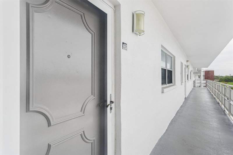 2 bedroom Condominium at 5501 80th Street #402, Five Towns Of St Pete, St Petersburg — photo 3
