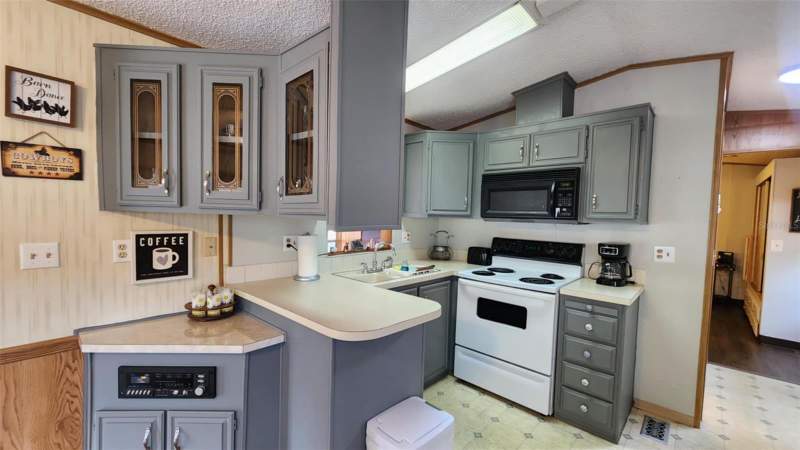 2 bedroom Manufactured Home at 9 Long Hammock Drive, Long Hammock Ph 01, River Ranch — photo 5