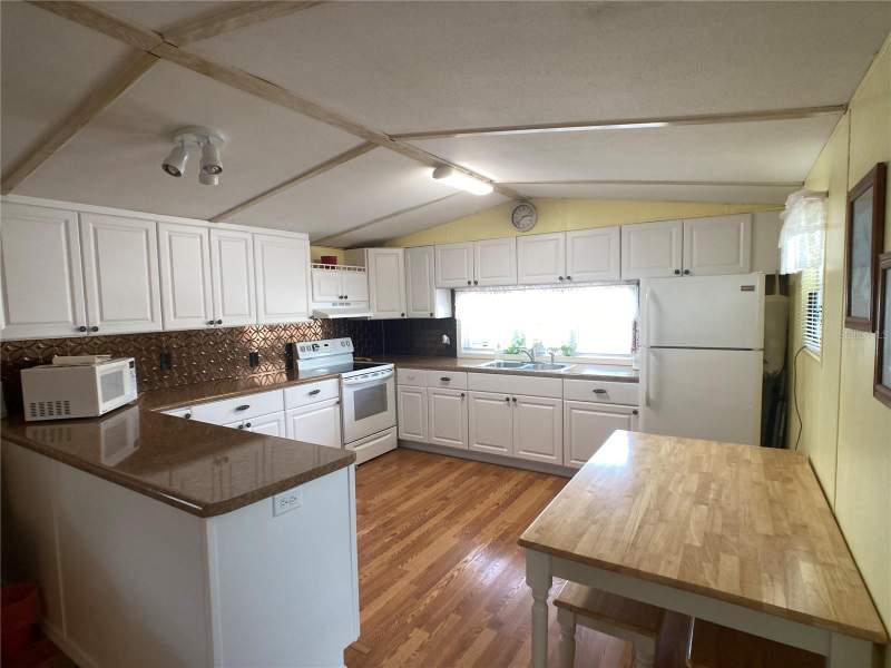 2 bedroom Manufactured Home at 1710 7th Street #24, Ruskin Colony Farms 3rd Add, Ruskin — photo 5