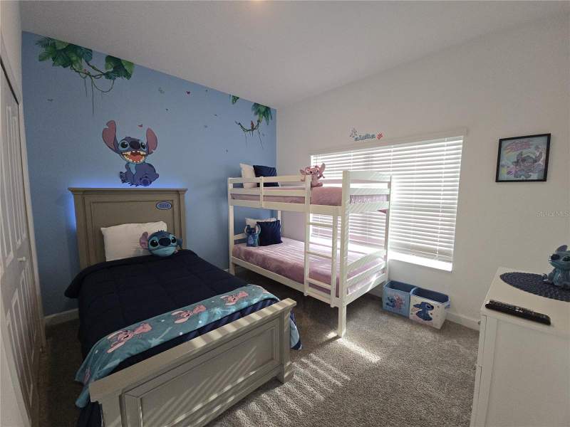 5 bedroom Townhouse at 1036 Leader Street, Stoneybrook South North Pcl-Ph, Davenport — photo 2
